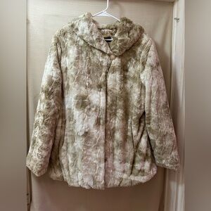Dennis Basso Faux Fur Coat Women’s Large Plush Winter Jacket Beige Snap Closure